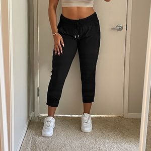 Lululemon cropped black joggers